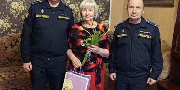 УФССП России по Орловской области 8 марта Орловские судебные приставы поздравили женщин-ветеранов Службы с Международным женским днём