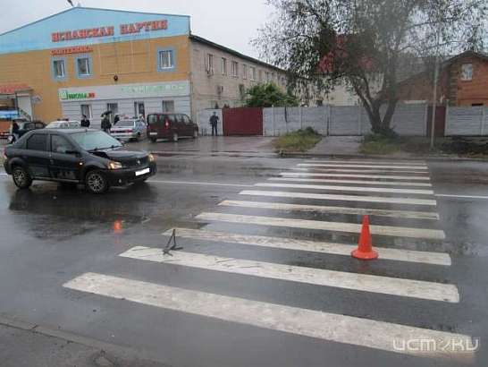 В Орле двое подростков пострадали от наезда автомобиля на пешеходном переходе  В Орле двое подростков пострадали от наезда автомобиля на пешеходном переходе