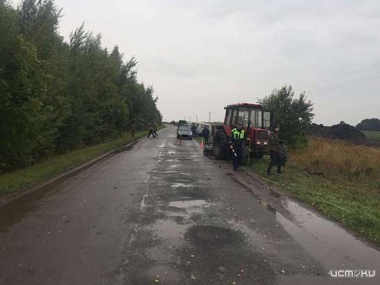 Водитель «КАМАЗа» оказался в больнице после столкновения с трактором Водитель «КАМАЗа» оказался в больнице после столкновения с трактором