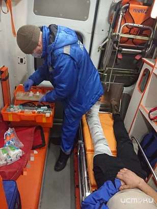 "Эти цифры почти втрое превысили количество вызовов по поводу травм в обычные дни": За сутки бригады скорой помощи совершили 65 выездов на уличные переломы и ушибы "Эти цифры почти втрое превысили количество вызовов по поводу травм в обычные дни": За сутки бригады скорой помощи совершили 65 выездов на уличные переломы и ушибы