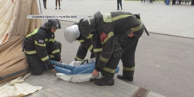 В школе №53 прошли пожарно-тактические учения В школе №53 прошли пожарно-тактические учения