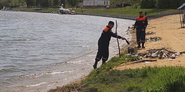 Проводят работу по подготовке пляжей и мест массового отдыха на воде Проводят работу по подготовке пляжей и мест массового отдыха на воде