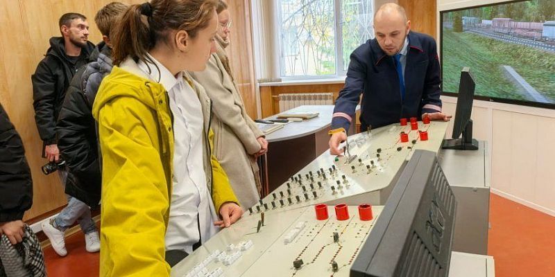 РЖД МЖД В Орле провели профориентационные встречи со студентами и школьниками