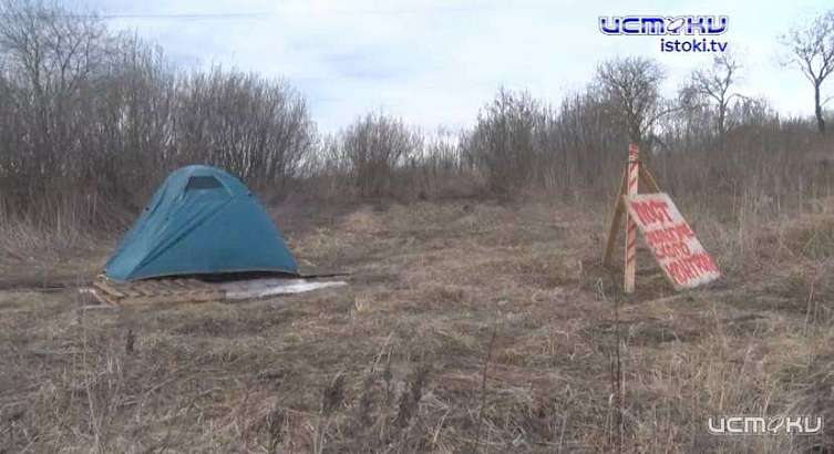 Орловчанин прожил неделю в палатке рядом с мусорным полигоном, чтобы фиксировать нарушения Орловчанин прожил неделю в палатке рядом с мусорным полигоном, чтобы фиксировать нарушения