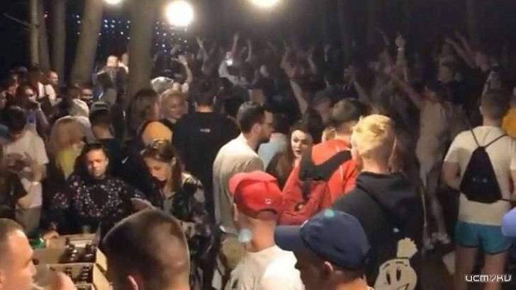 Полиция выясняет, кто устроил массовую вечеринку под Орлом Полиция выясняет, кто устроил массовую вечеринку под Орлом