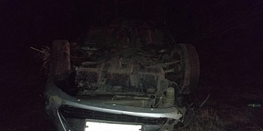Под Орлом перевернулся автомобиль с женщиной и ребёнком  Под Орлом перевернулся автомобиль с женщиной и ребёнком