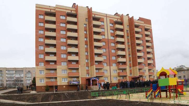 В Орле министр внутренних дел вручил ключи от новых квартир полицейским В Орле министр внутренних дел вручил ключи от новых квартир полицейским