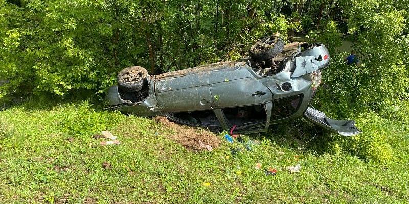 авария со смертельным исходом Под Орлом перевернулась «Лада»: женщина погибла, ребенок в больнице