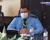 Застройщика, обманувшего дольщиков с ул. Комонавтов, увезли на задержание с совещания в прокуратуре. Видео Застройщика, обманувшего дольщиков с ул. Комонавтов, увезли на задержание с совещания в прокуратуре. Видео