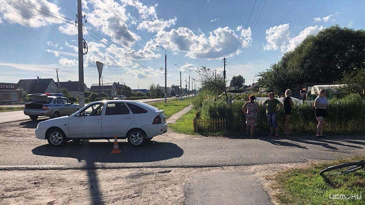 Под Орлом девушка на «Приоре» отправила на больничную койку велосипедиста Под Орлом девушка на «Приоре» отправила на больничную койку велосипедиста