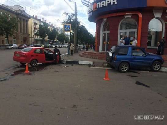 В Орловской области водитель «Жигулей» сбил на обочине пешехода и скрылся В Орловской области водитель «Жигулей» сбил на обочине пешехода и скрылся