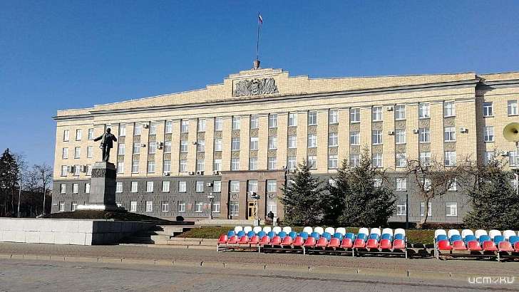 Орловский губернатор раздал чиновникам миллионы к Новому году Орловский губернатор раздал чиновникам миллионы к Новому году