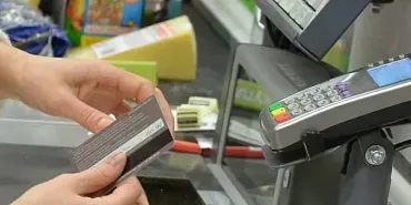 кража Полиция  Банковская карта  В Должанском районе сотрудница магазина похитила деньги с утерянной банковской карты пенсионерки