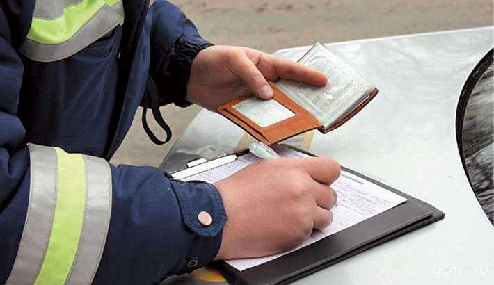 В Орле автомобилист нарушил ПДД на 300 тыс. рублей В Орле автомобилист нарушил ПДД на 300 тыс. рублей