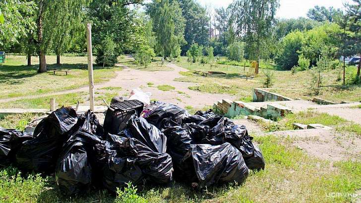 За месяц в Орле вывезли почти 800 кубометров мусора За месяц в Орле вывезли почти 800 кубометров мусора