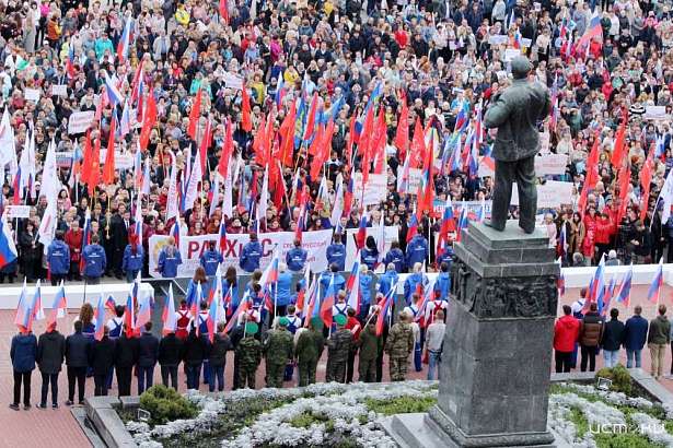 В Орле прошёл многотысячный митинг-концерт в поддержку вхождения ДНР, ЛНР, и двух областей в состав РФ В Орле прошёл многотысячный митинг-концерт в поддержку вхождения ДНР, ЛНР, и двух областей в состав РФ