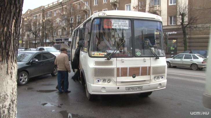 Куда можно пожаловаться на водителей маршруток, в Орле подскажут наклейки Куда можно пожаловаться на водителей маршруток, в Орле подскажут наклейки