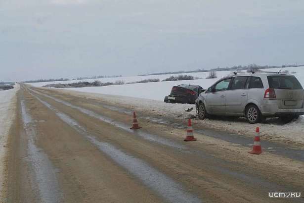 На Орловщине при лобовом столкновении двух авто погибла одна из пассажирок На Орловщине при лобовом столкновении двух авто погибла одна из пассажирок