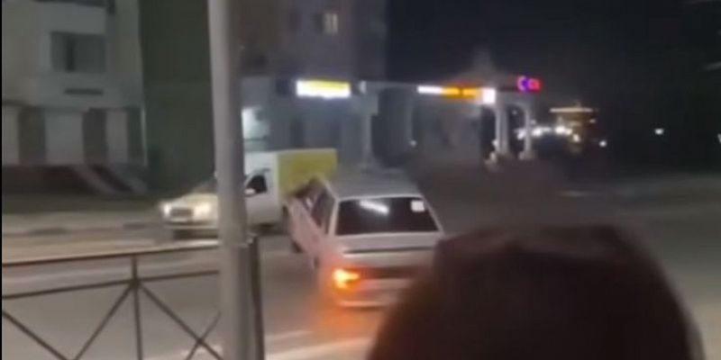 дтп В Орле автомобиль "подлетел" на оборванных троллейбусных проводах