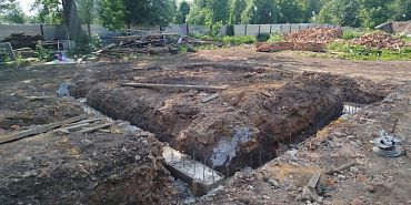 дом Лизы Калитиной В Орле заливают фундамент под дом Лизы Калитиной