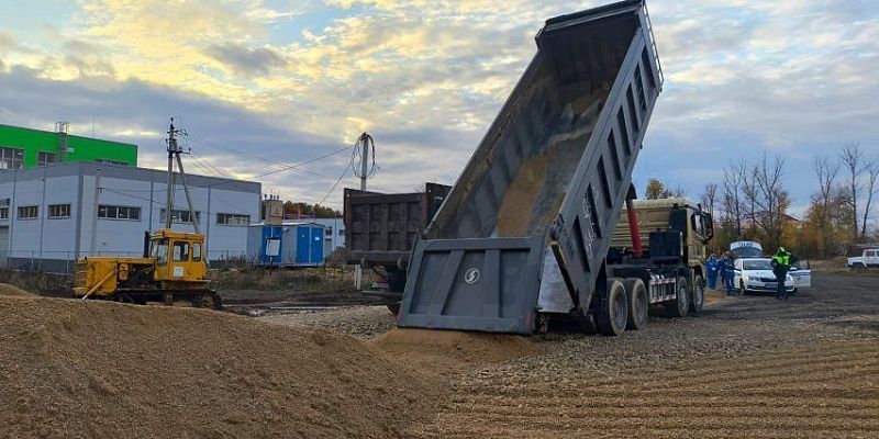дтп На территории орловского завода грузовик насмерть сбил мужчину