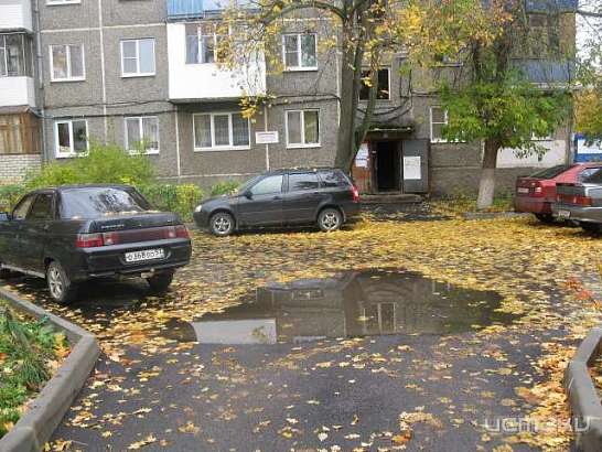 Орловчане пожаловались на лужи в отремонтированном дворе Орловчане пожаловались на лужи в отремонтированном дворе