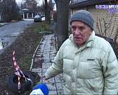 Открытый колодец, рядом с которым в школу ходят дети, не могут закрыть уже почти неделю Открытый колодец, рядом с которым в школу ходят дети, не могут закрыть уже почти неделю