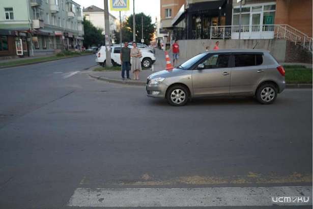В Орле автомобилистка на зебре сбила пожилого пешехода В Орле автомобилистка на зебре сбила пожилого пешехода