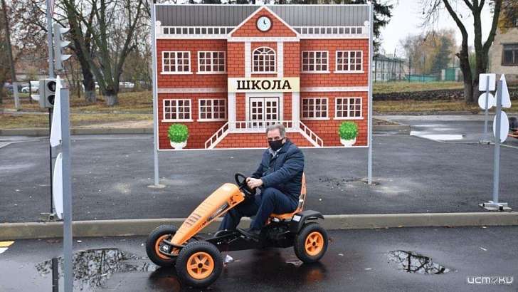В Колпне построили автогородок для детей В Колпне построили автогородок для детей