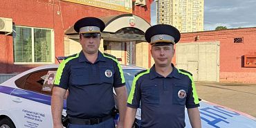 Орловские полицейские  Орловские полицейские помогли раненому мужчине