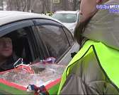 Счастливого пути и... хорошего праздника. Орловские автоинспекторы продолжают разрушать стереотип, что водителей останавливают только для выговора. Счастливого пути и... хорошего праздника. Орловские автоинспекторы продолжают разрушать стереотип, что водителей останавливают только для выговора.