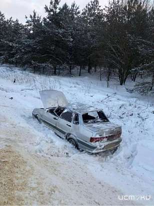 Под Орлом легковушка улетела в кювет и опрокинулась. Есть пострадавший Под Орлом легковушка улетела в кювет и опрокинулась. Есть пострадавший