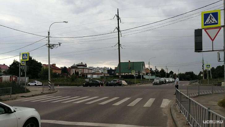 Двое взрослых и трое детей пострадали в ДТП на орловском перекрестке Двое взрослых и трое детей пострадали в ДТП на орловском перекрестке