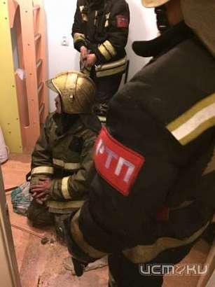 На выходных орловские пожарные спасли 26-летнего парня На выходных орловские пожарные спасли 26-летнего парня