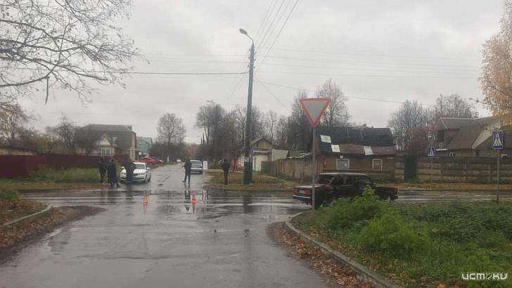 Из-за невнимательной автомобилистки в ДТП во Мценске пострадала пенсионерка Из-за невнимательной автомобилистки в ДТП во Мценске пострадала пенсионерка