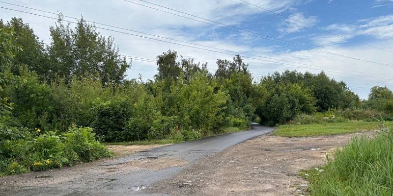 ул. Е. Благининой укладка асфальта в Орле Орловским дорожникам не хватило асфальта, чтобы соединить 2 части улицы