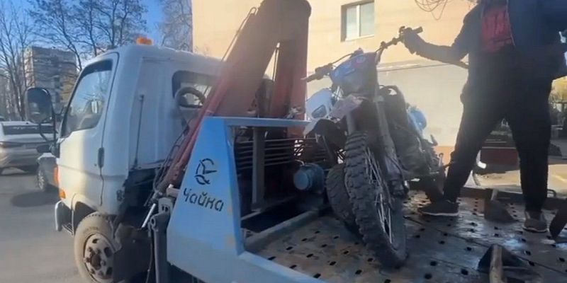 ГАИ байкеры В Орле сотрудники ГАИ остановили двух юных байкеров