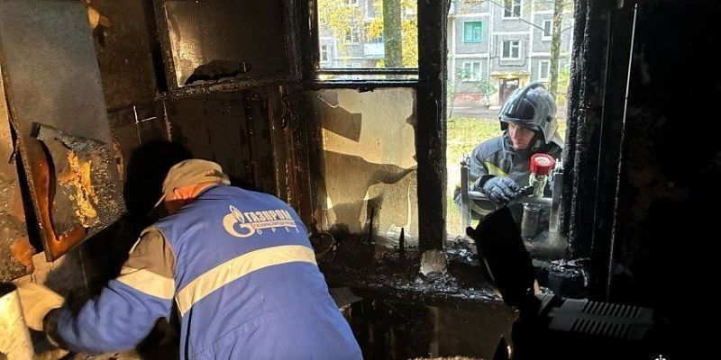 пожар В Орле из горящей квартиры спасли пожилого мужчину