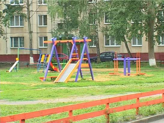 Детская площадка, к которой опасно подходить Детская площадка, к которой опасно подходить