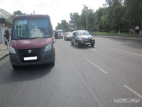 В орловском маршрутном такси упала пассажирка В орловском маршрутном такси упала пассажирка