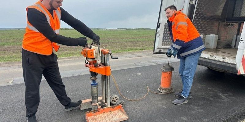 Орелгосзаказчик дороги Качество укладки асфальта  контроль "Орелгосзаказчик" контролирует качество укладки асфальта на трассе "Орел-Ефремов"