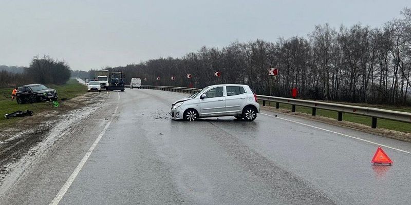 На орловской трассе не разъехались две иномарки. Пострадал ребенок На орловской трассе не разъехались две иномарки. Пострадал ребенок