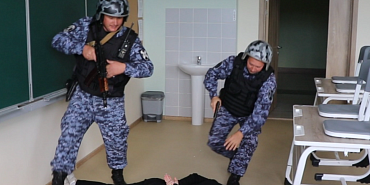 Безопасность превыше всего! в 53й школе прошли межведомственные антитеррористические учения Безопасность превыше всего! в 53й школе прошли межведомственные антитеррористические учения