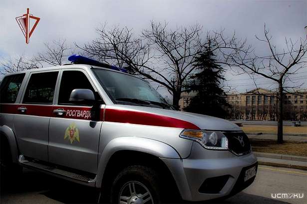 Пьяный орловчанин в ходе дебоша разбил стеклянную дверь в пивном магазине Пьяный орловчанин в ходе дебоша разбил стеклянную дверь в пивном магазине