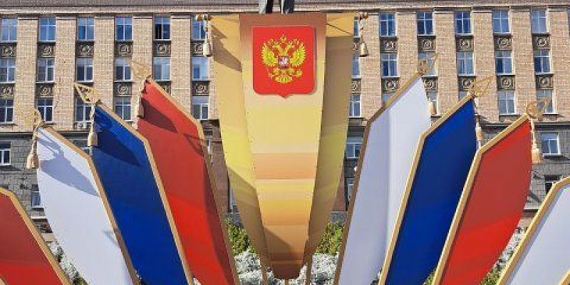 Площадь им. Ленина Орловских коммунистов возмутила праздничная конструкция на площади Ленина