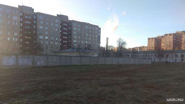 Зловоние из канализации окутывает район набережной Дубровинского в Орле  Зловоние из канализации окутывает район набережной Дубровинского в Орле