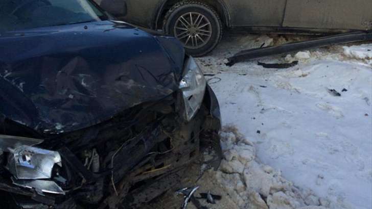 Не вписался: в Орле внедорожник «Mitsubishi» въехал в «Ладу» Не вписался: в Орле внедорожник «Mitsubishi» въехал в «Ладу»