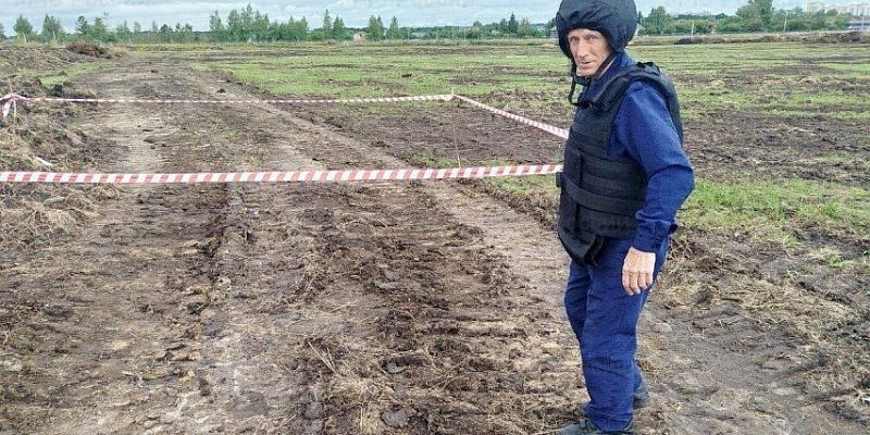 аэропорт артснаряд МЧС по Орловской области На территории орловского аэропорта нашли снаряд