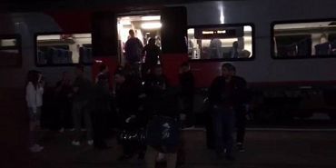На период проведения оперативных мероприятий на перегоне Малоархангельск — Глазуновка Орловской области движение поездов дальнего следования организовано по альтернативному маршруту. На период проведения оперативных мероприятий на перегоне Малоархангельск — Глазуновка Орловской области движение поездов дальнего следования организовано по альтернативному маршруту.