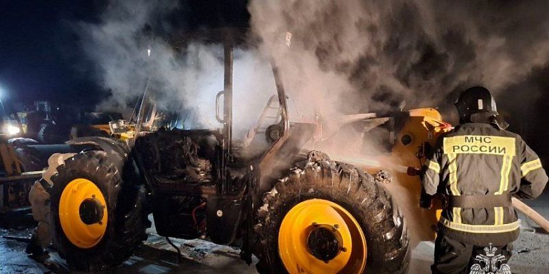 пожар Ночью в орловской деревне вспыхнул погрузчик